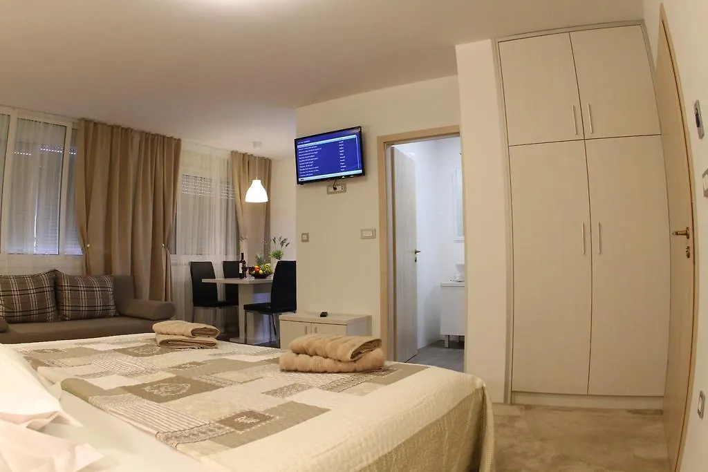 Studio Apartments Mirakul Split