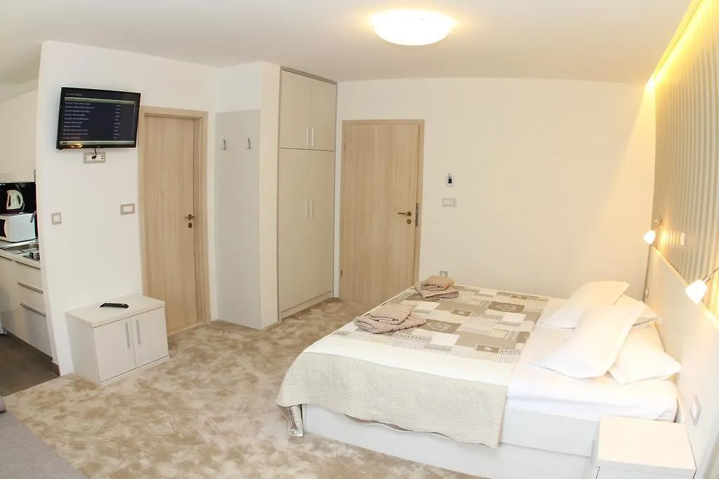 Studio Apartments Mirakul Split