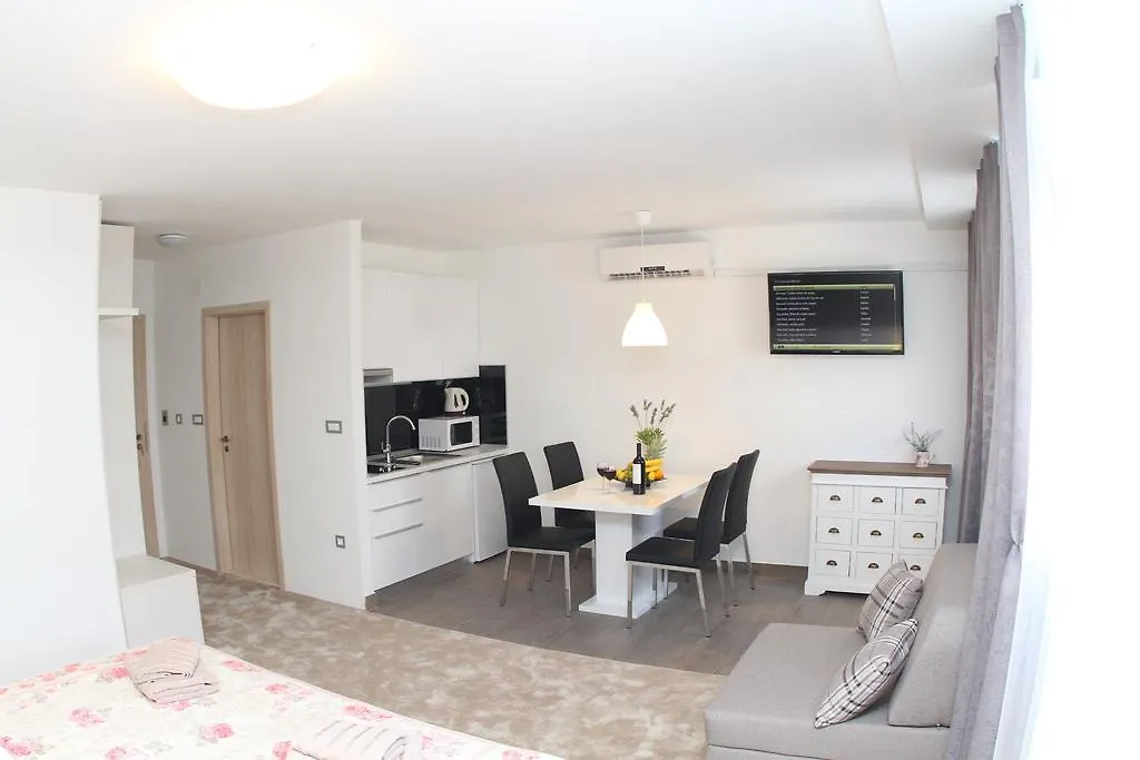 Studio Apartments Mirakul Split