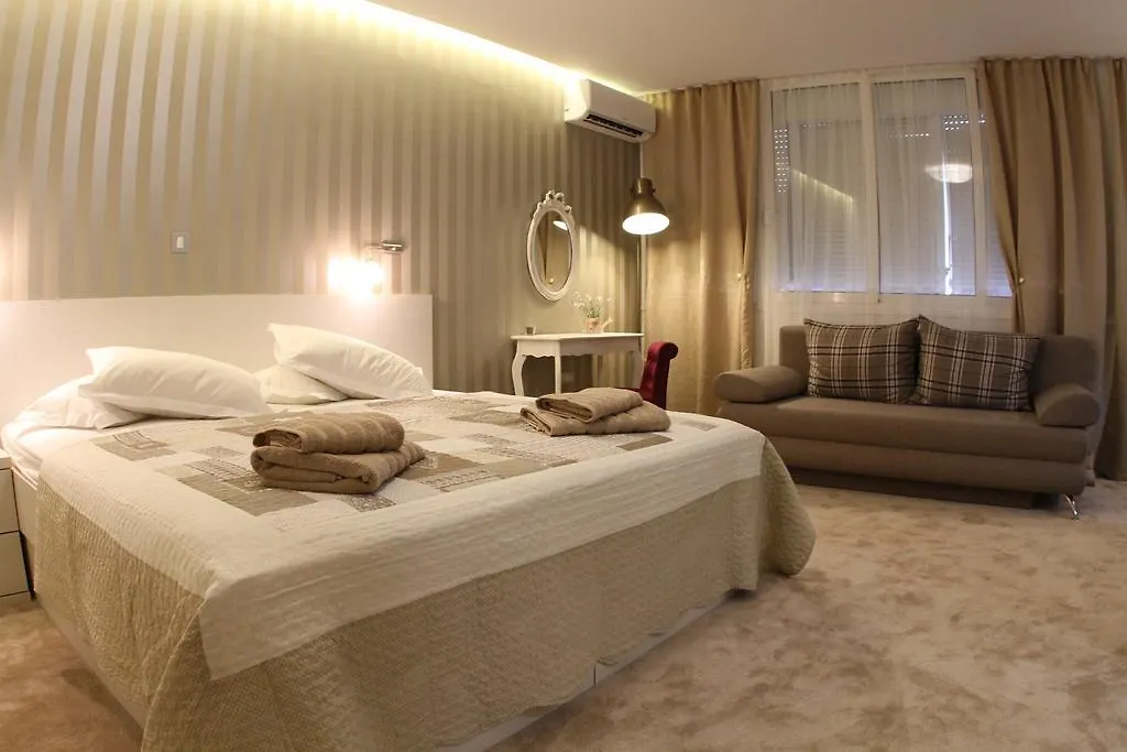 Studio Apartments Mirakul Split