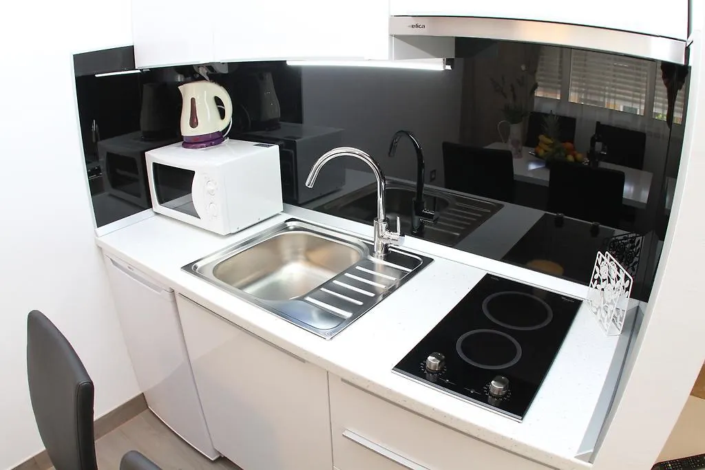 Studio Apartments Mirakul Split
