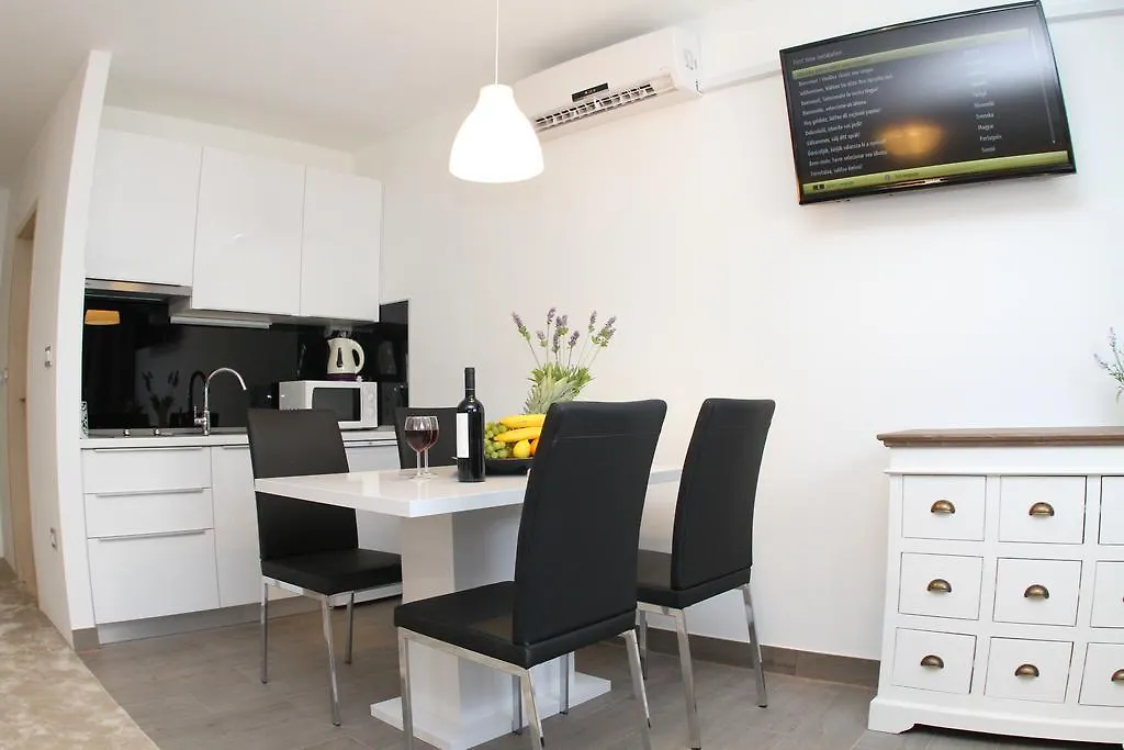 Studio Apartments Mirakul Split