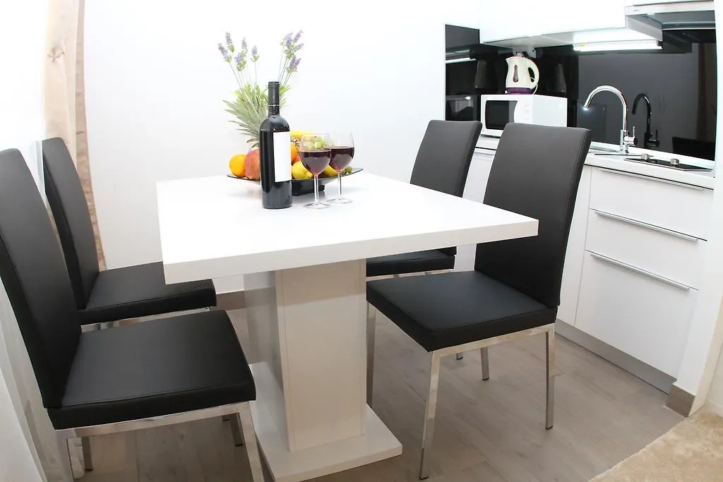 Studio Apartments Mirakul Split