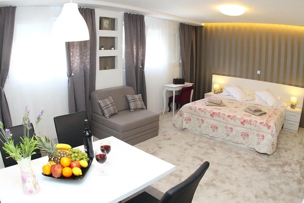 Studio Apartments Mirakul Split