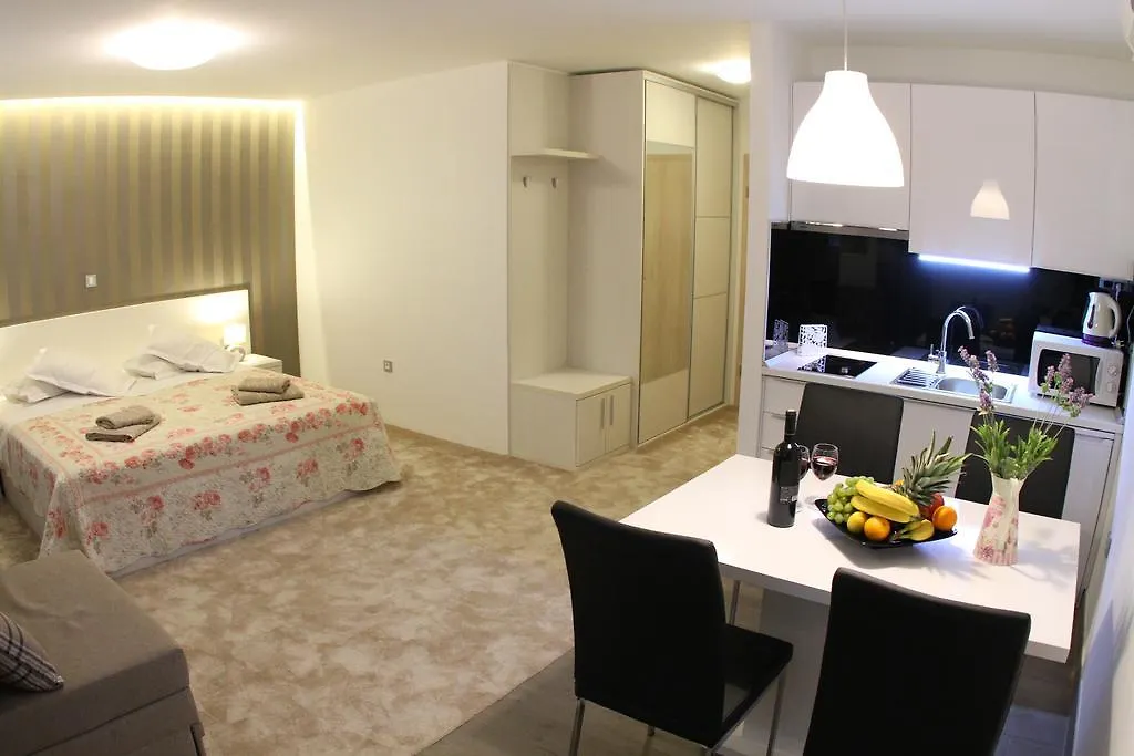 Studio Apartments Mirakul Split