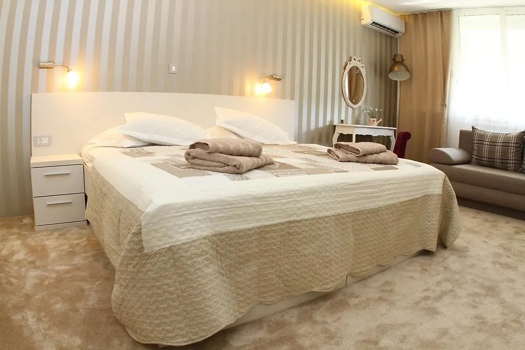 Studio Apartments Mirakul Split